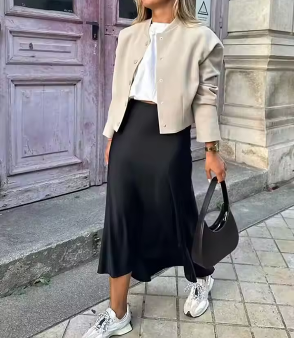 Satinkjol i midilängd – Elegant & Tidlös