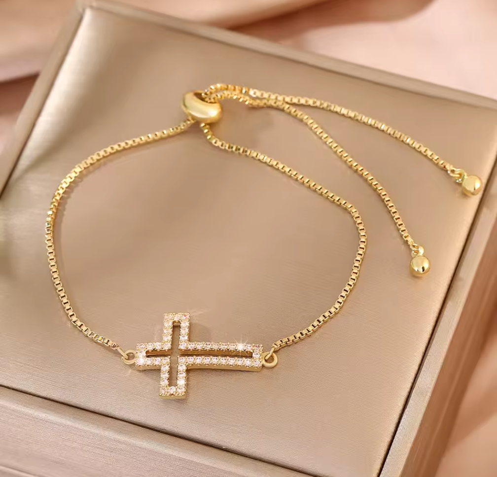 Strålande Symbolik – Armband med gnistrande kors i guldton