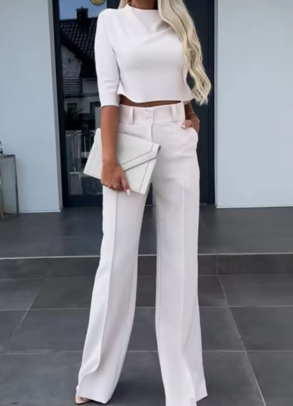 Tvådelat set med crop top och vida byxor – Elegant, sofistikerat och trendigt