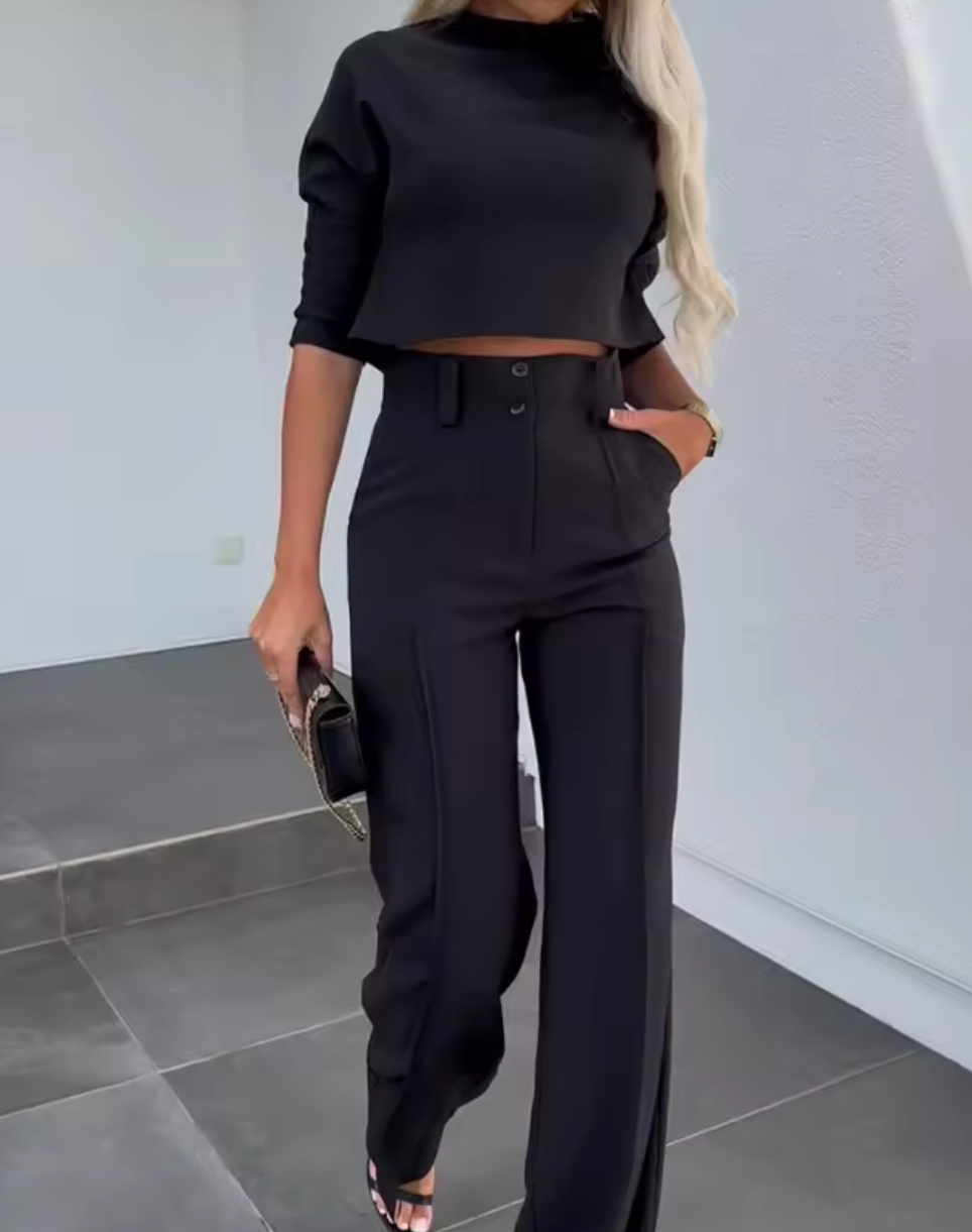 Tvådelat set med crop top och vida byxor – Elegant, sofistikerat och trendigt
