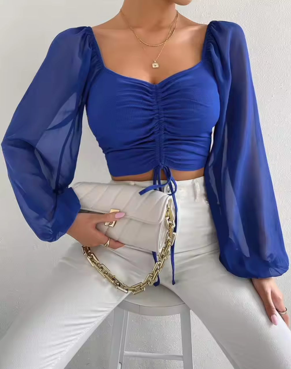 Chiffonärmad Croppad Snörtop – Elegant V-ringad Blus med Rynk & Puffärm