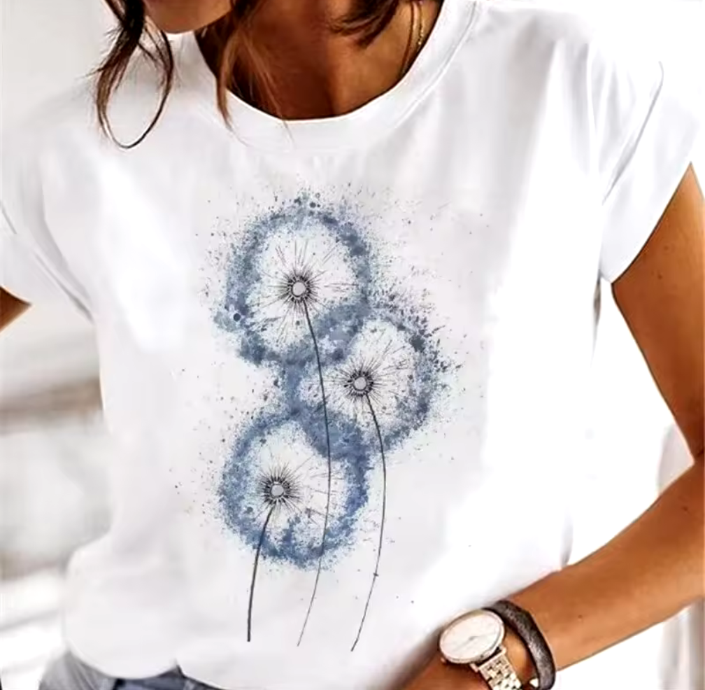 T-shirt “Blå Drömmar” – Maskrosmotiv