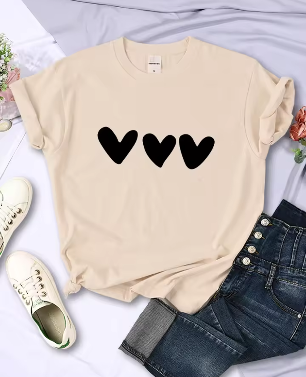 Klassisk t-shirt med hjärttryck – flera färger