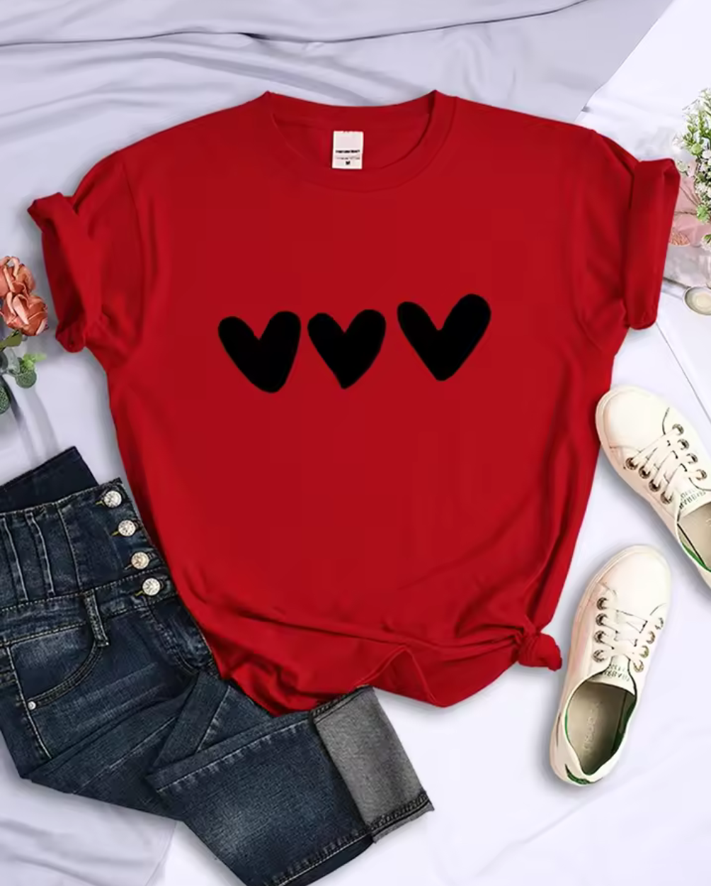Klassisk t-shirt med hjärttryck – flera färger