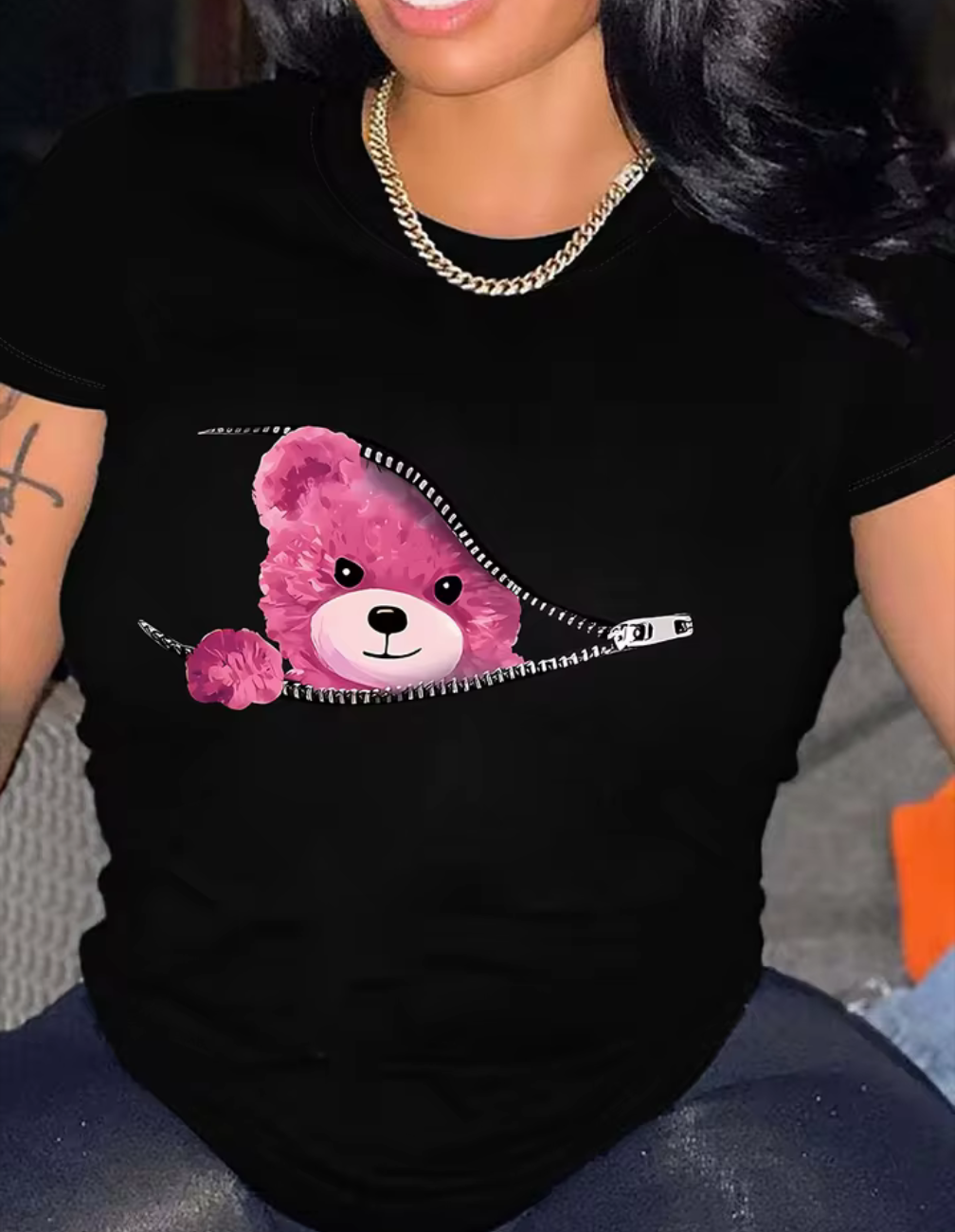 Peek-a-Boo Nalle – Svart T-shirt med dragkedjeeffekt