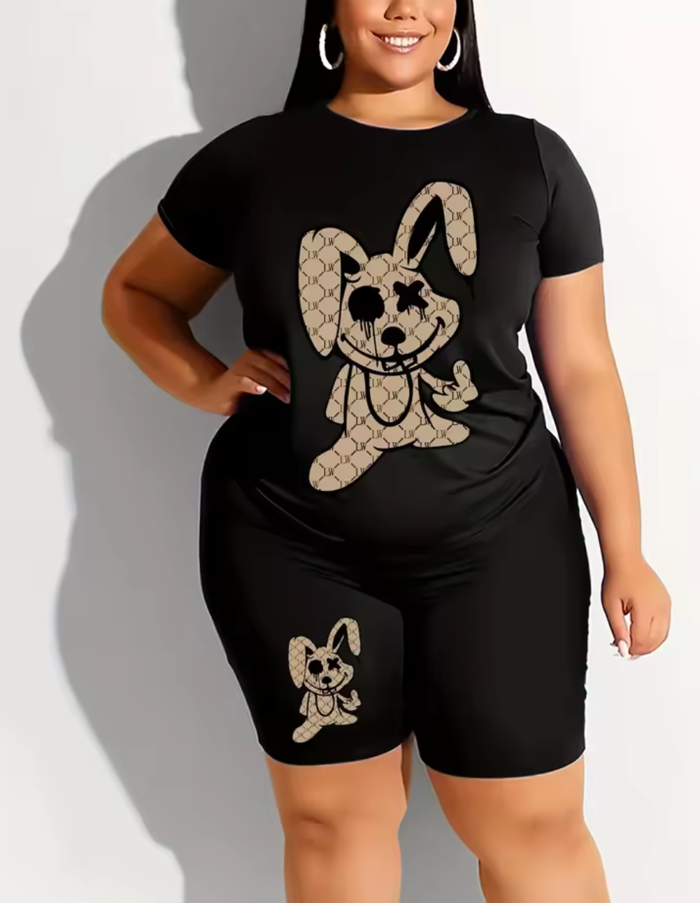 Plus Size Lounge Set med Tryckt Kanin – T-shirt & Cykelbyxor