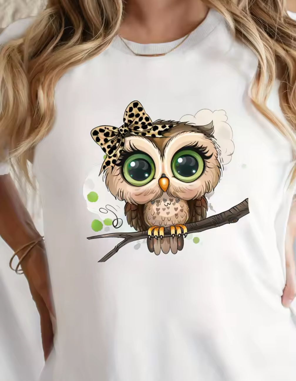 T-shirt med uggletryck och leopardrosett
