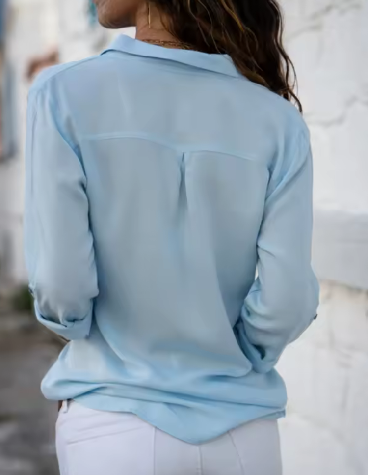 Sienna Soft – Klassisk Skjortblus i Lätt Silkesfinish