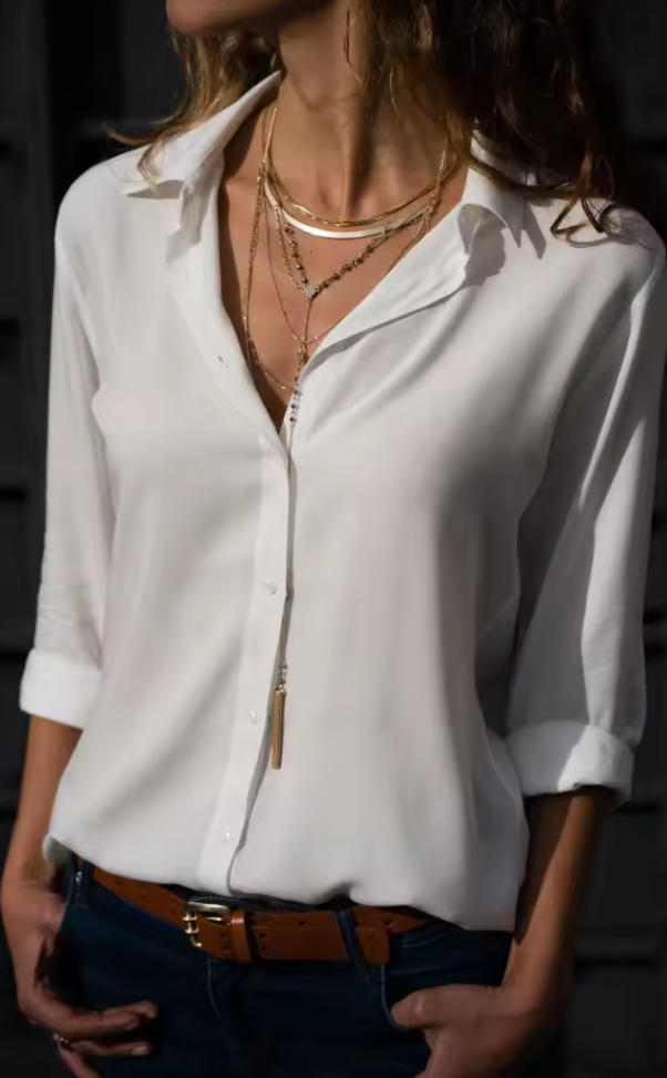 Sienna Soft – Klassisk Skjortblus i Lätt Silkesfinish