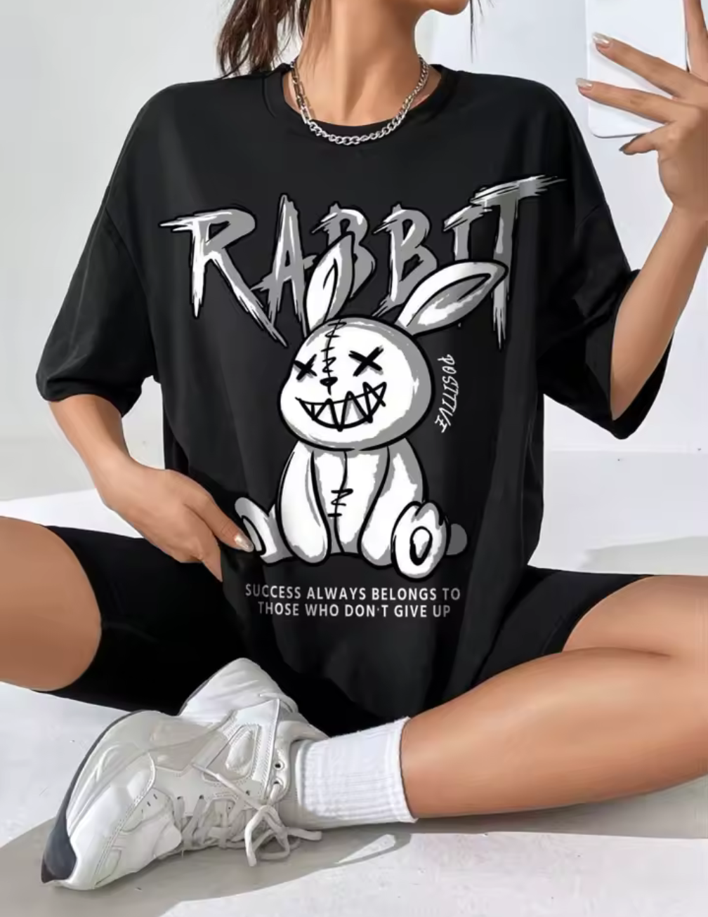 Oversized T-shirt "Rabbit" – Streetstyle med attityd