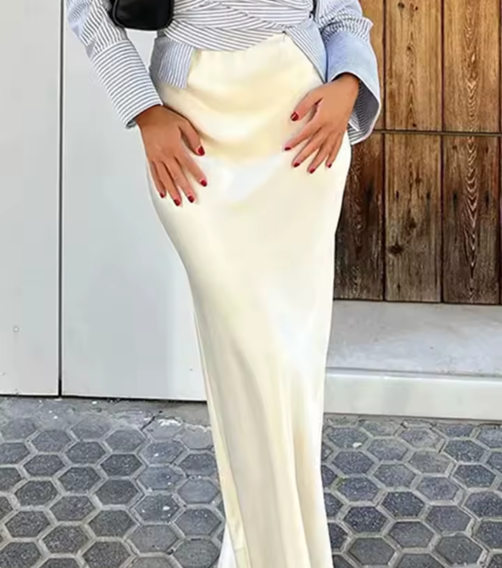 Satinkjol i midilängd – Elegant & Tidlös