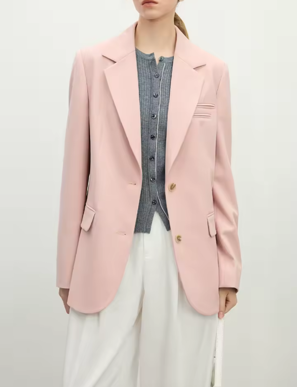 Oversized kavaj i rosa eller mörkgrå – stilsäker vardagsfavorit