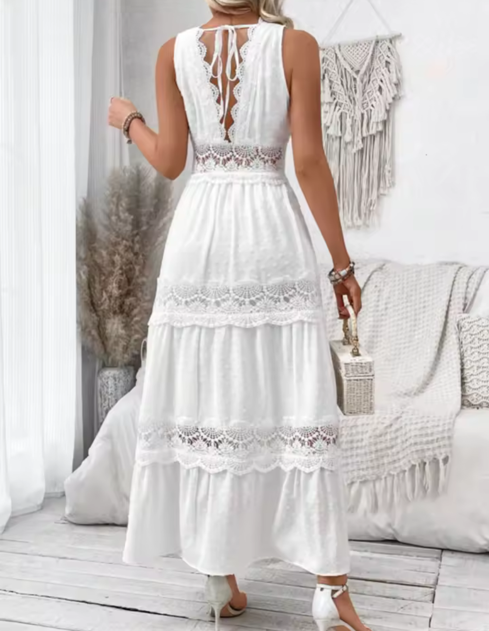 Boho Romance – Vit spetsklänning i broderad maxilängd