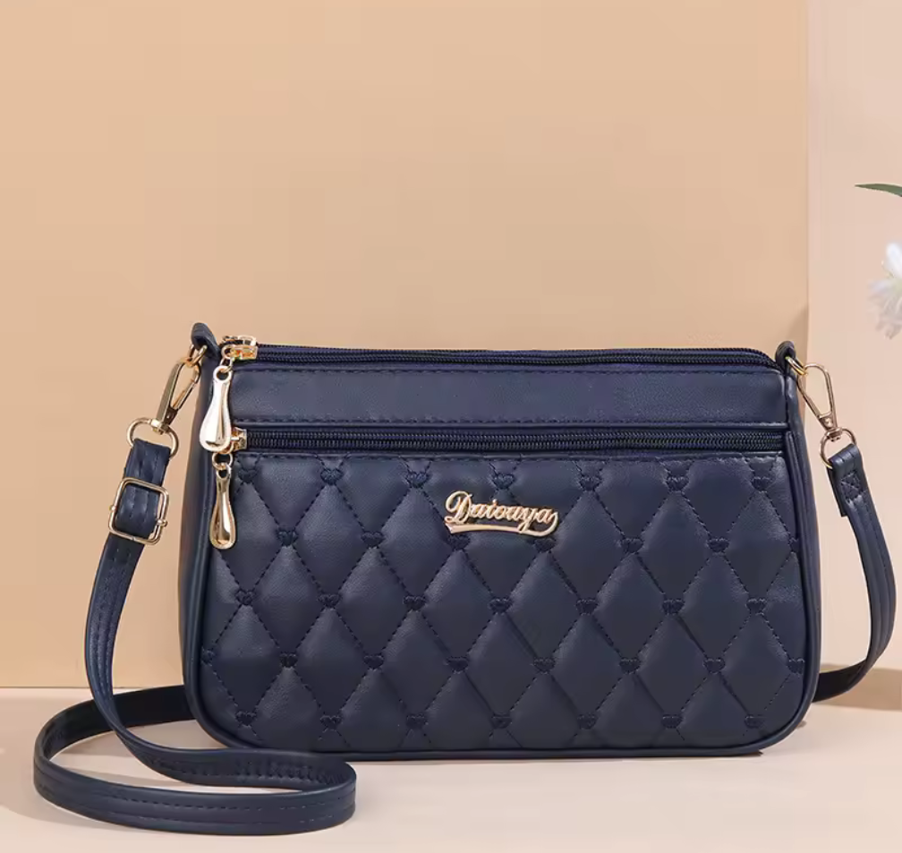 Quiltad crossbody-väska med guldlogo – Dailouya Edition