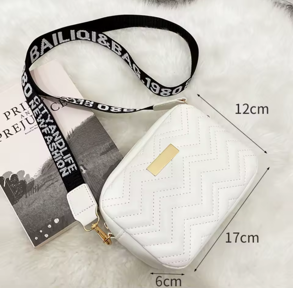 Kamerainspirerad Quiltad Crossbody-väska med Textrem