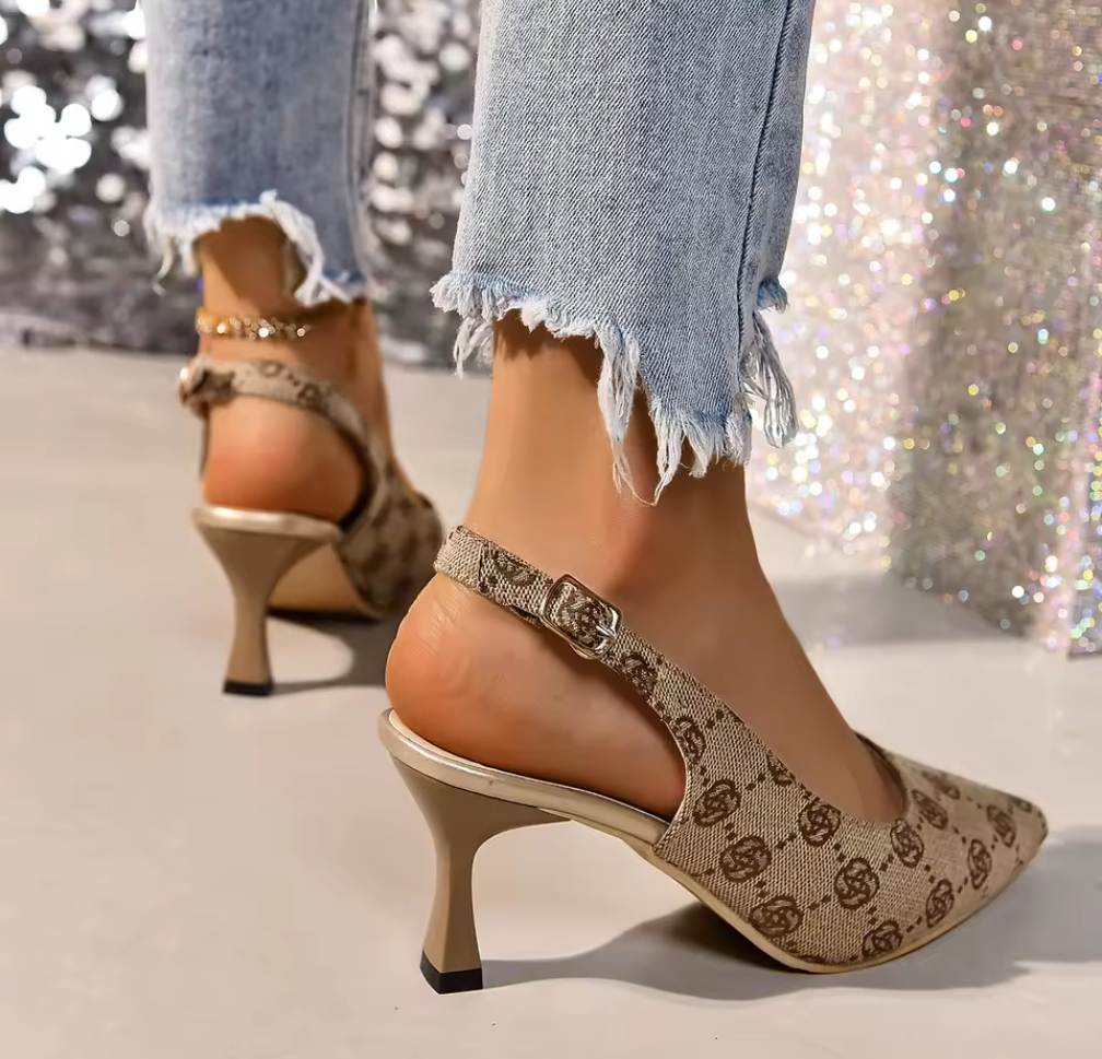 Designade pumps med mönstrad canvas och slingback-klack – Beige eller Rosa