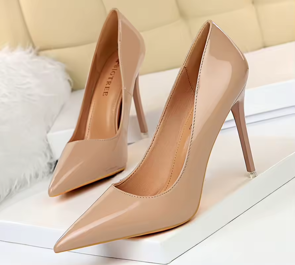 Klassiska lackpumps med spetsig tå – Nude, Svart & Röd