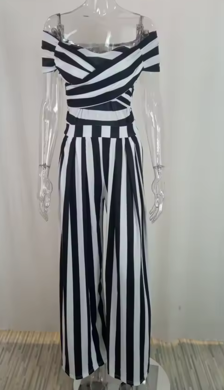 Off-Shoulder Jumpsuit med Vida Ben – Blommig & Randig Elegans