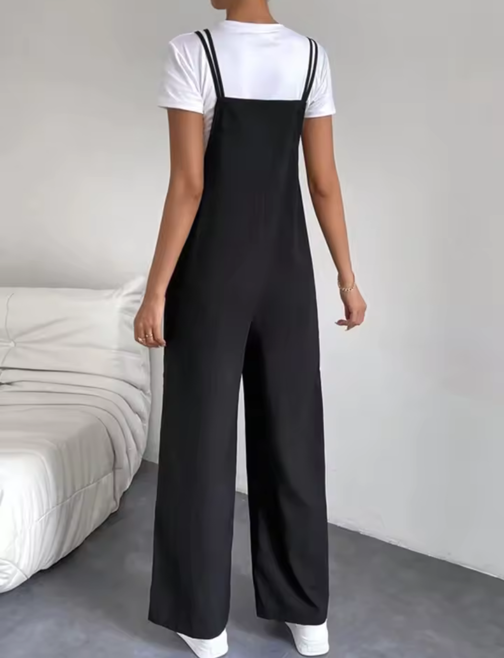 Svart Hängselbyxdress med Vida Ben – Avslappnad Stil med Trendig Twist