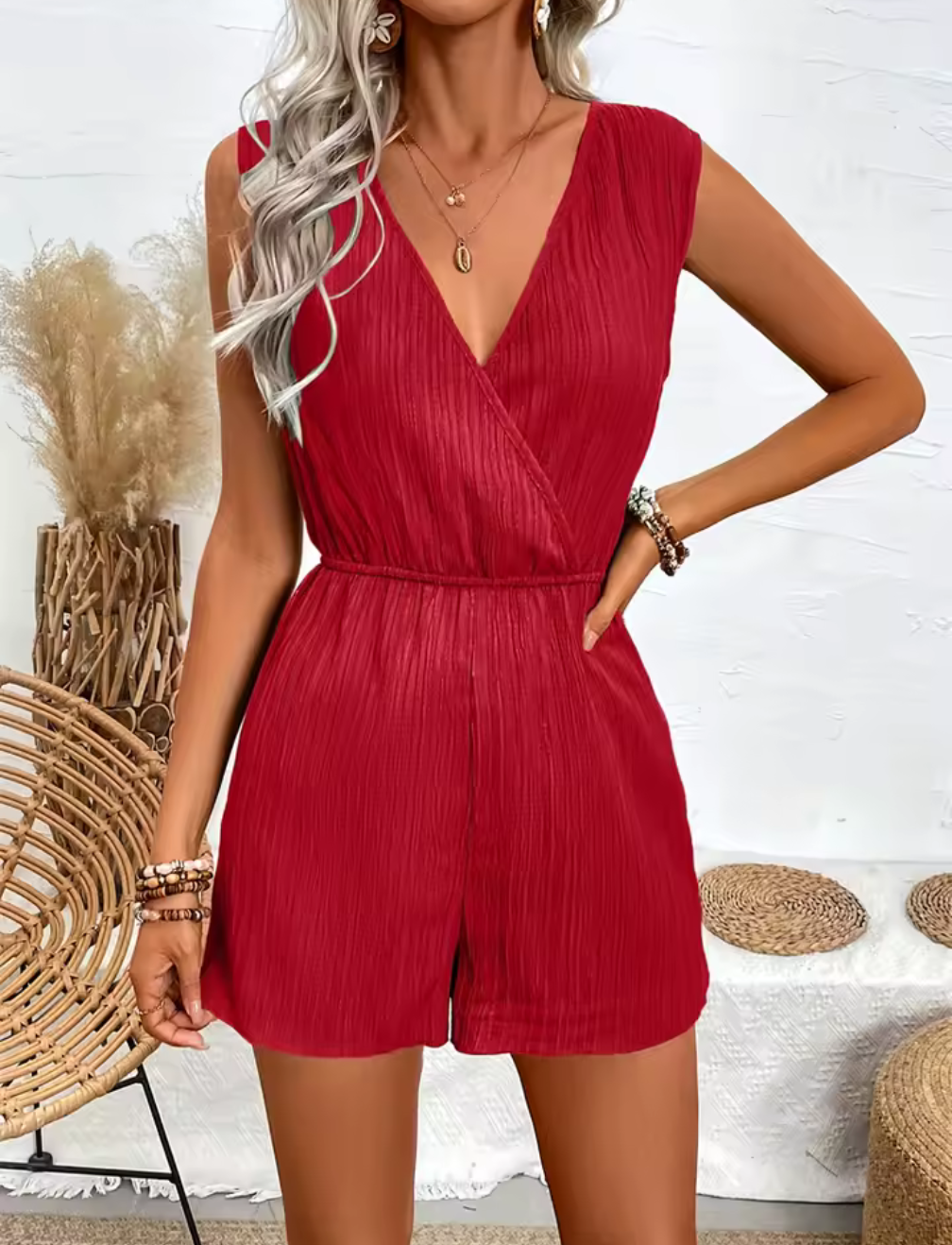 Sval, stilren & sommarklar – ärmlös plisserad jumpsuit