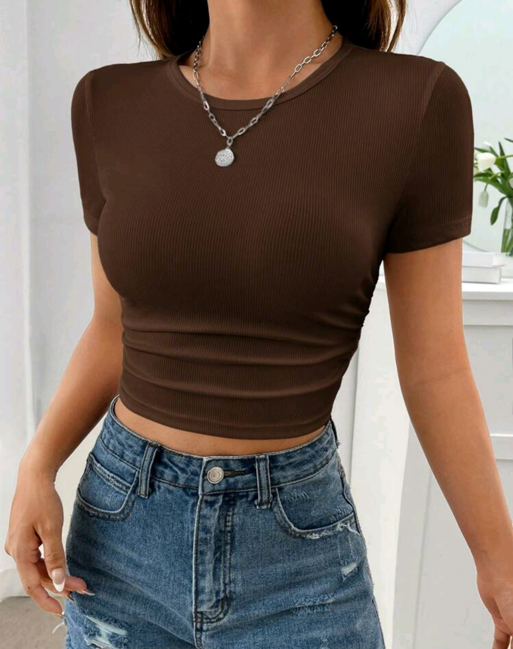 Ribbed Crop Tee – Stretchig, smickrande & alltid trendig