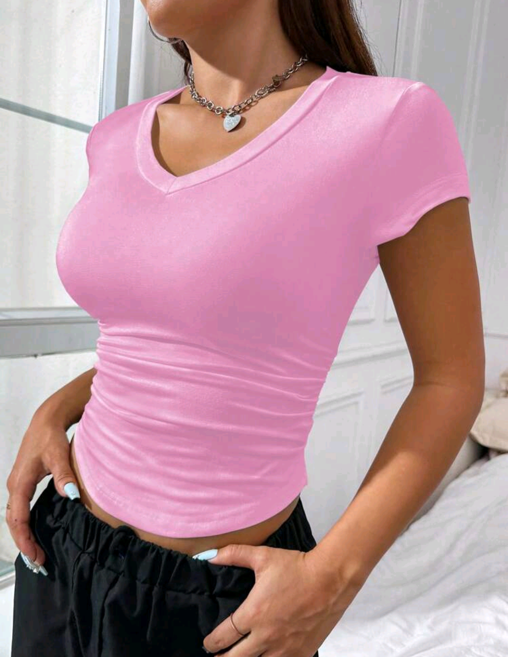 V-Neck Ruched Tee – Slimmad, stilsäker & superstretchig