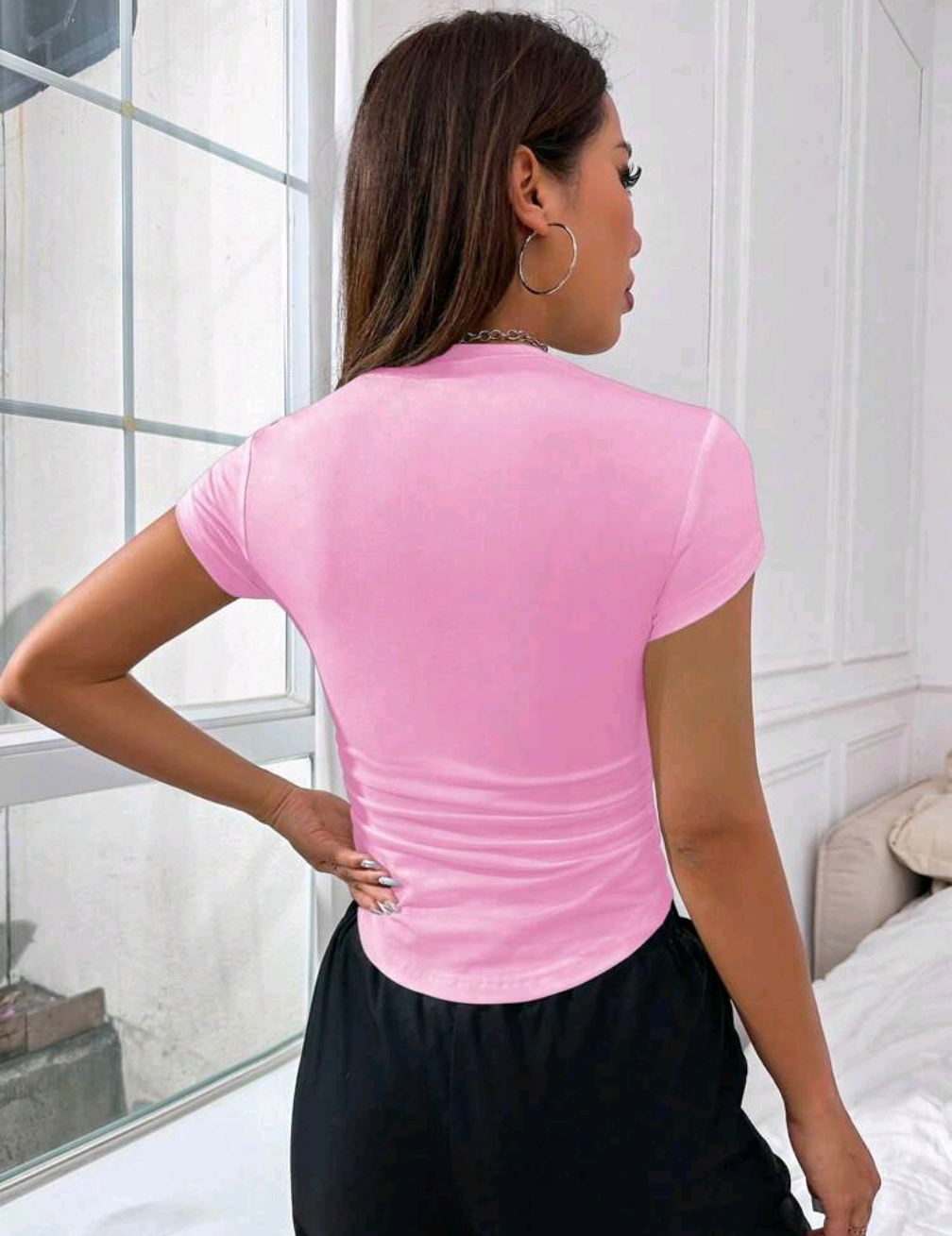 V-Neck Ruched Tee – Slimmad, stilsäker & superstretchig