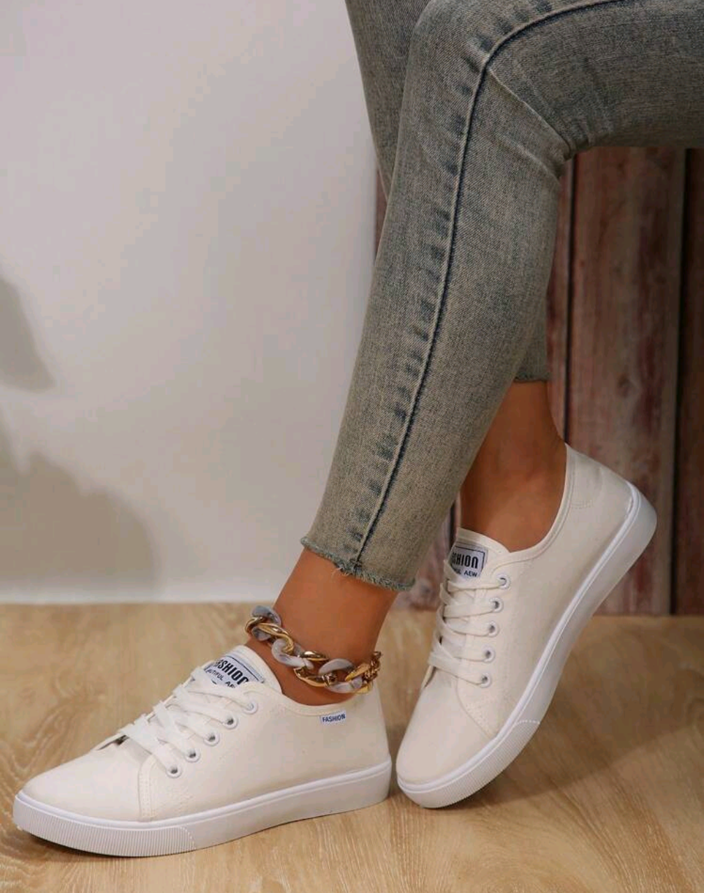 Canvas Sneakers – Off White