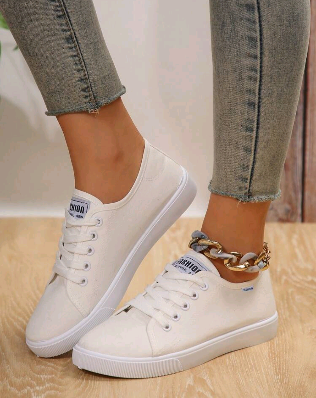 Canvas Sneakers – Off White
