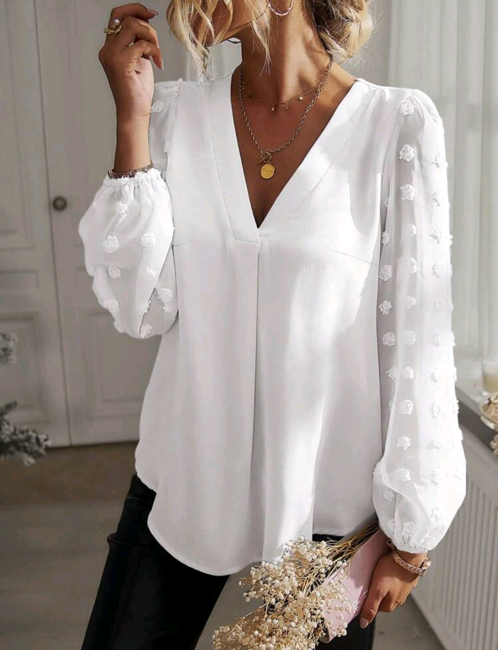 Elegant blus med transparenta ärmar och blommiga detaljer