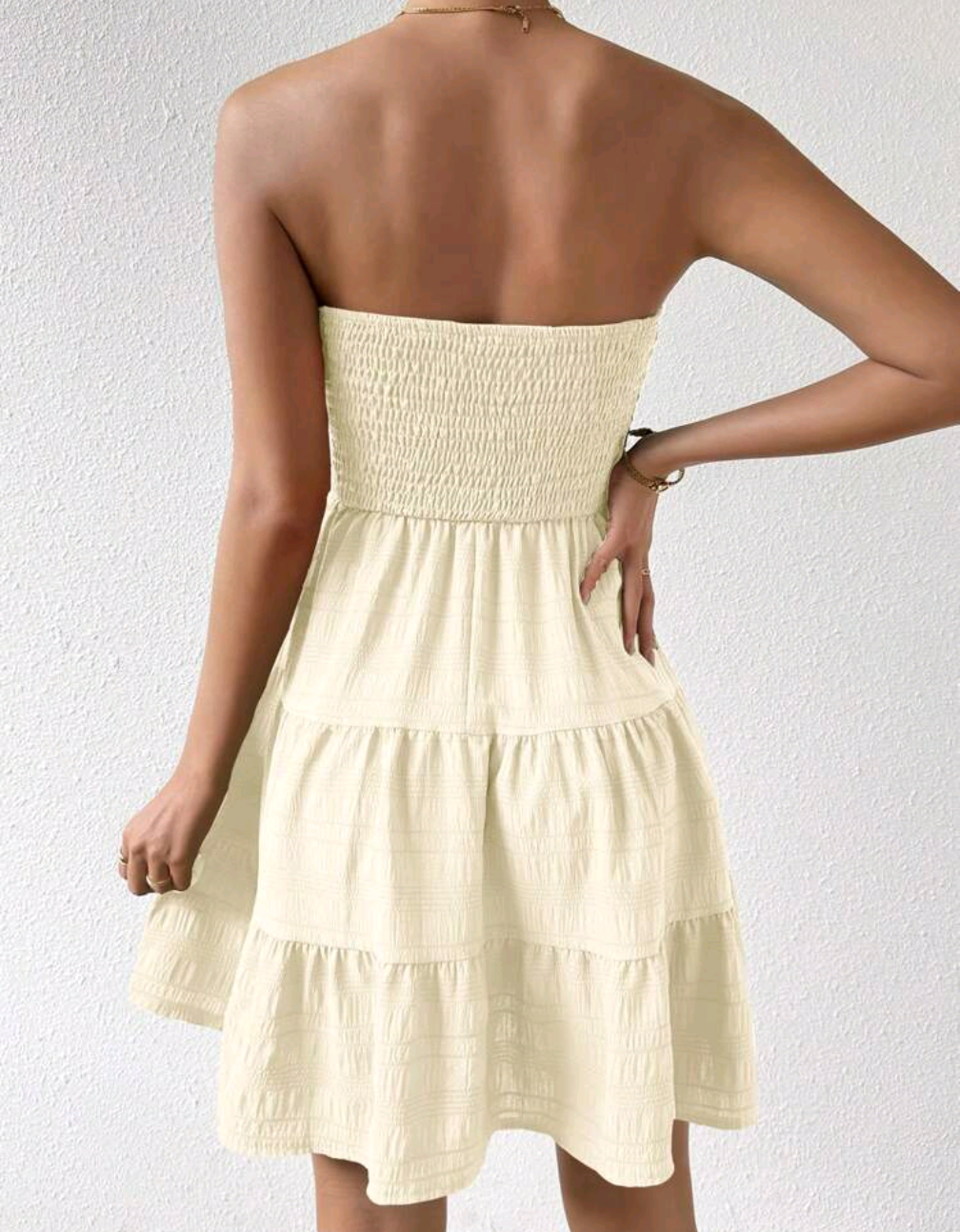 Bandeau Volangklänning – “Effortless Charm”