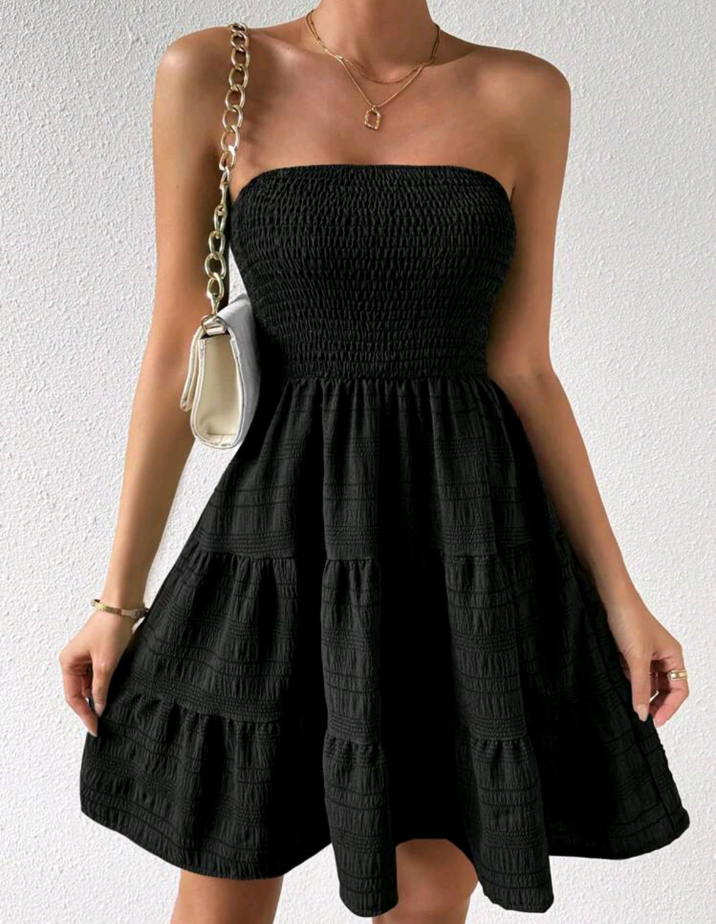 Bandeau Volangklänning – “Effortless Charm”