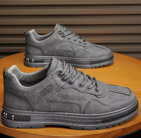 Gråa Mockasneakers – Robust & Stilren Vardagsklassiker