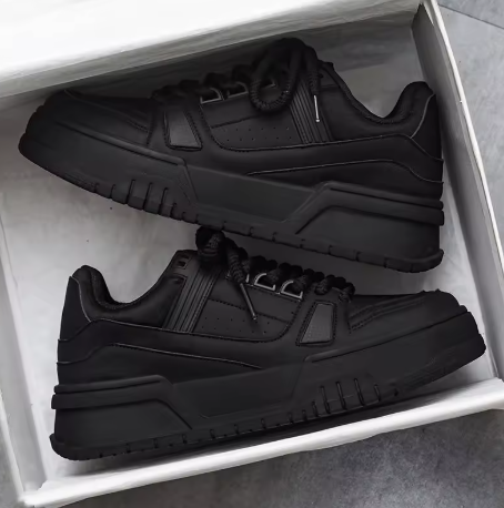 Helsvarta Chunky Sneakers – Tidlös & Kraftfull Look