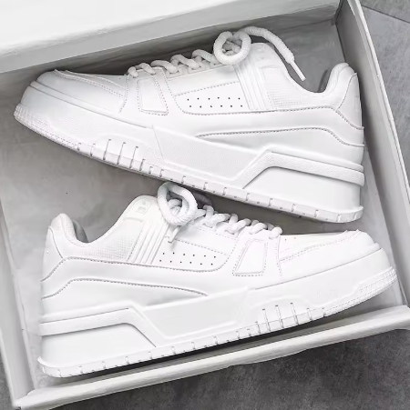 Helvita Chunky Sneakers – Tidlös