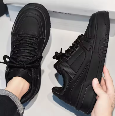 Helsvarta Chunky Sneakers – Tidlös & Kraftfull Look