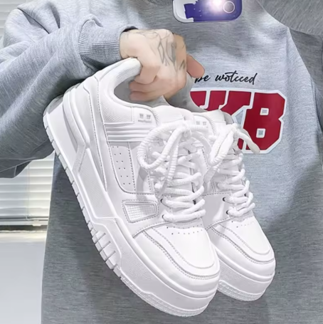 Helvita Chunky Sneakers – Tidlös