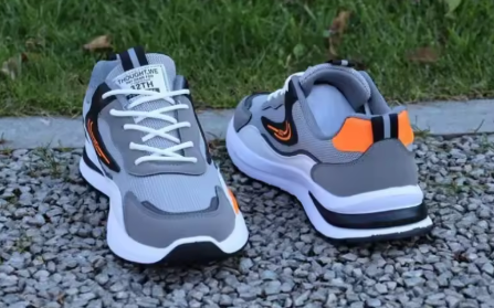 Grå & Orange Sneakers – Sportig & Funktionell Design