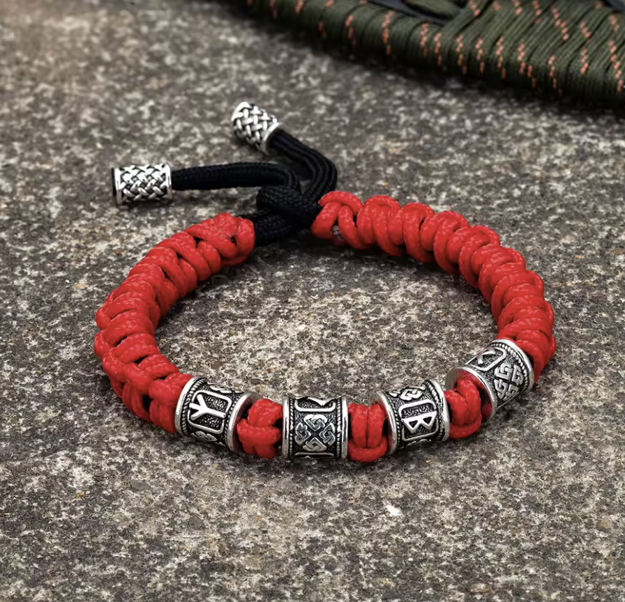 Nordic Warrior Paracord Armband – Bär Kraften från Forntiden