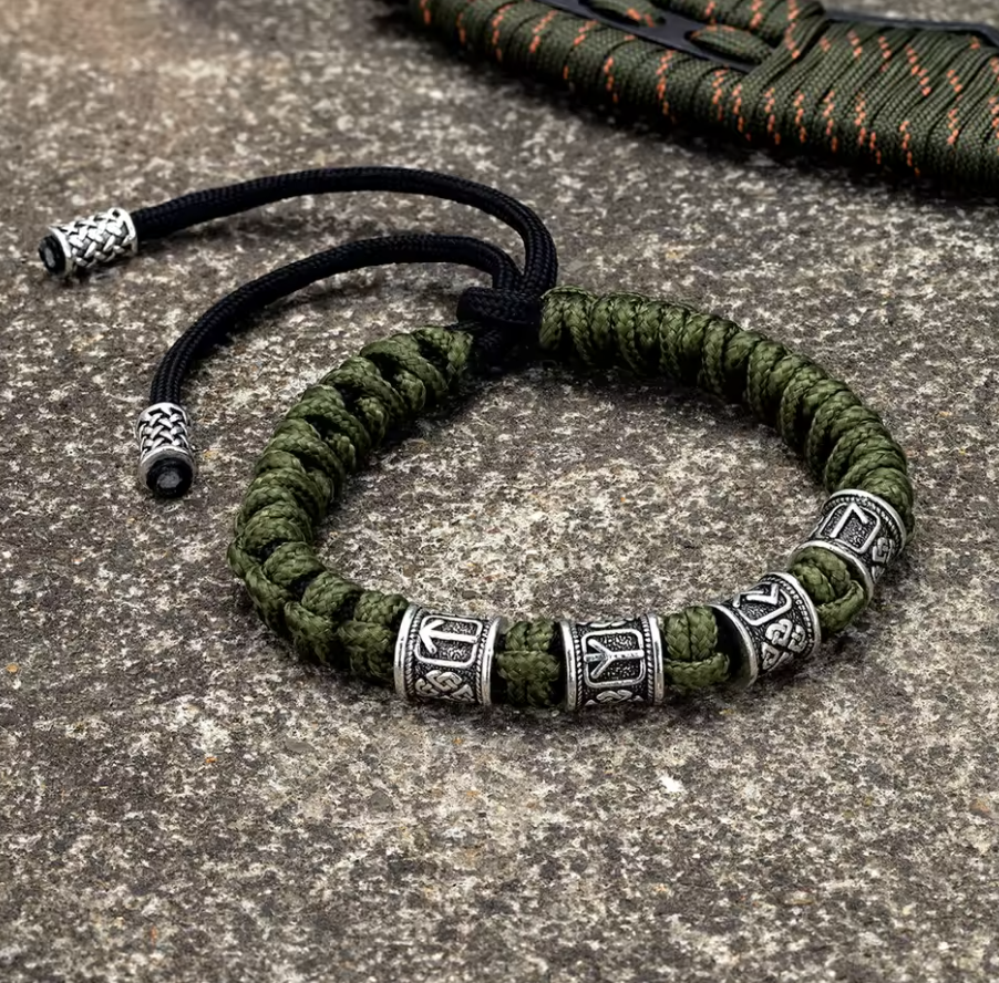 Nordic Warrior Paracord Armband – Bär Kraften från Forntiden