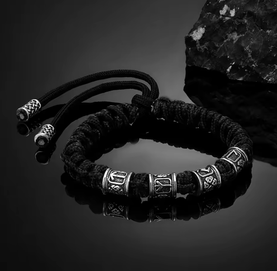 Nordic Warrior Paracord Armband – Bär Kraften från Forntiden