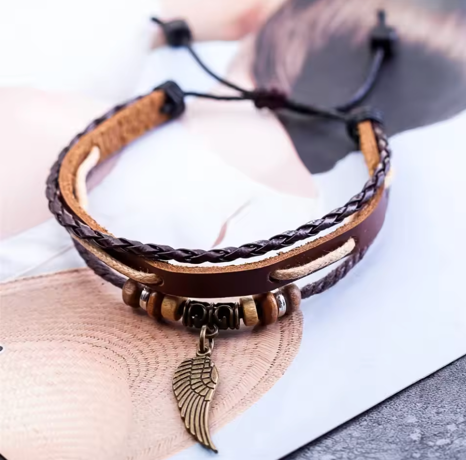 Winged Soul Läderarmband – Bohemisk Stil med Symbolik
