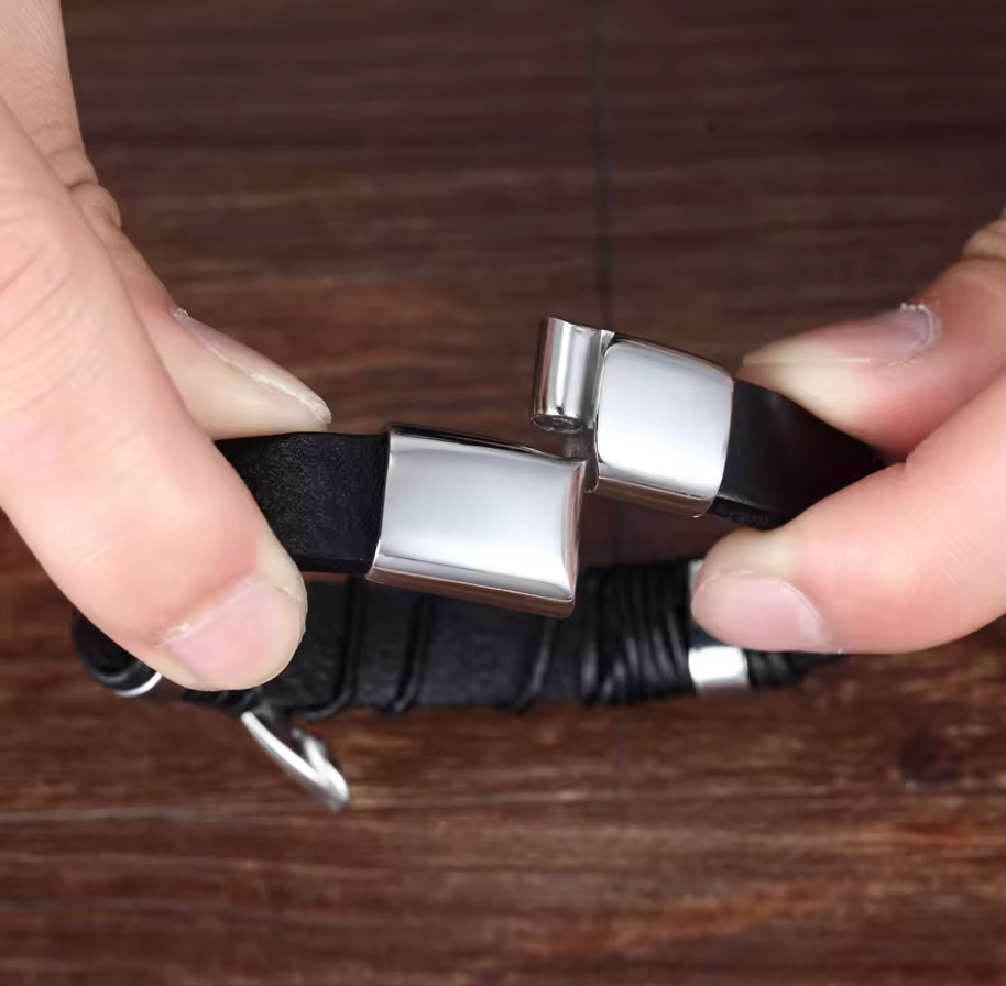 Läderarmband med Kors – Stil med Symbolik