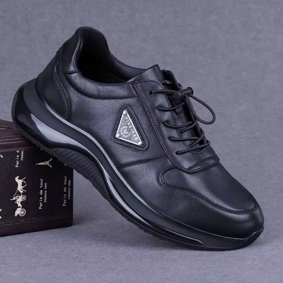 Svarta Sneakers i Läderlook – Stilren Lyx med Sportig Känsla