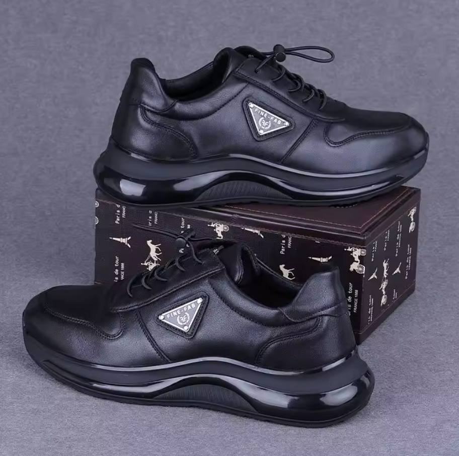 Svarta Sneakers i Läderlook – Stilren Lyx med Sportig Känsla