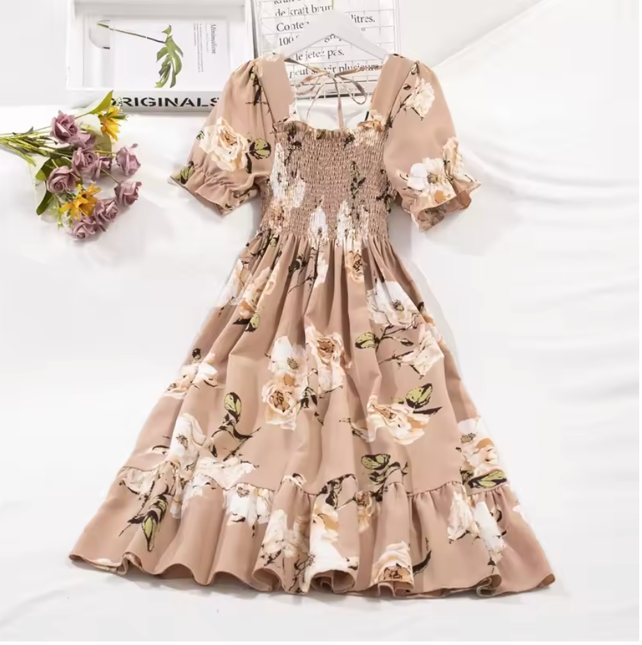 Romantisk Sommarklänning med Puffärm & Blommigt Mönster