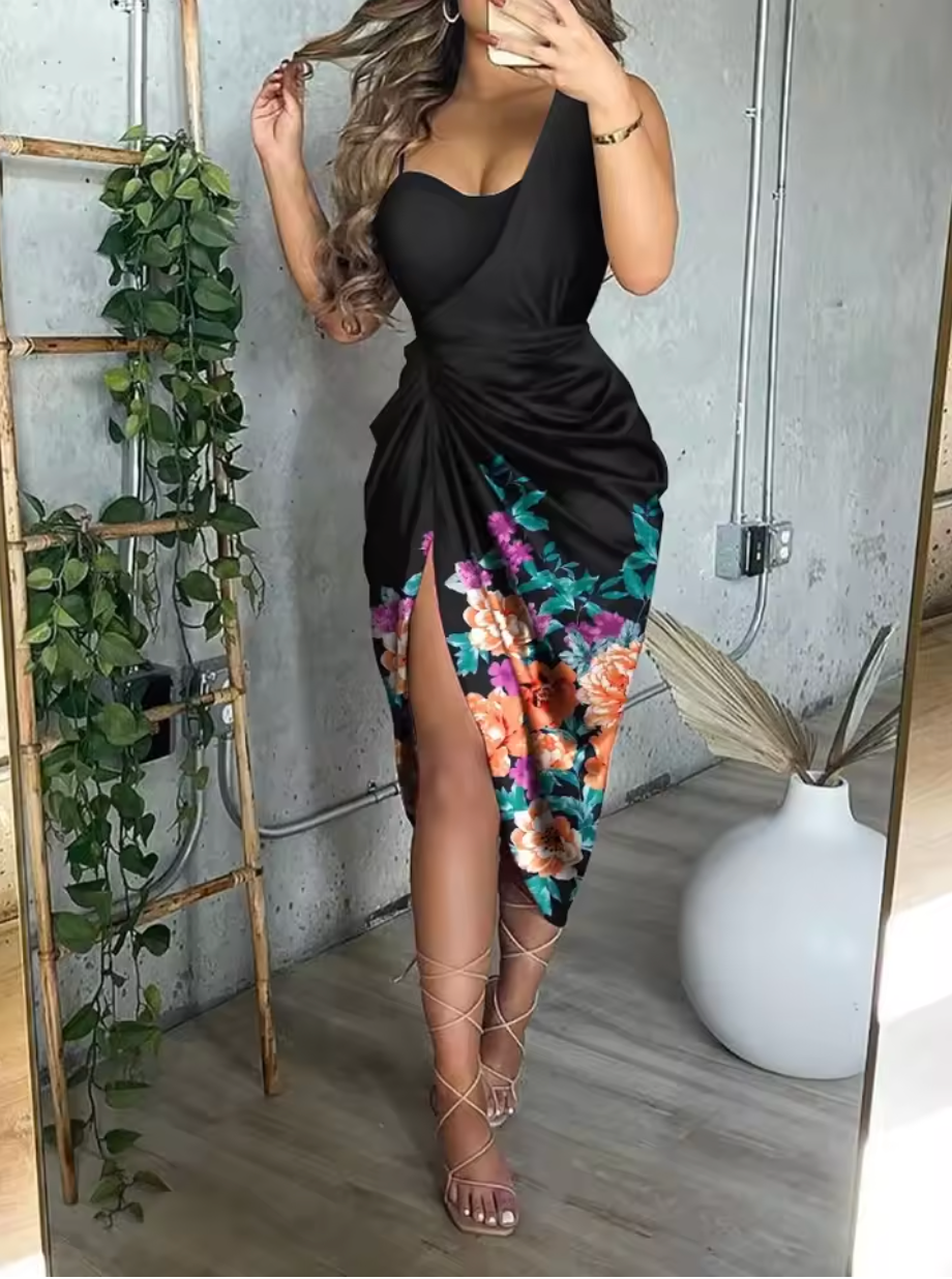 Elegant Asymmetrisk Klänning med Blommig Detalj – Svart/Flerfärgad