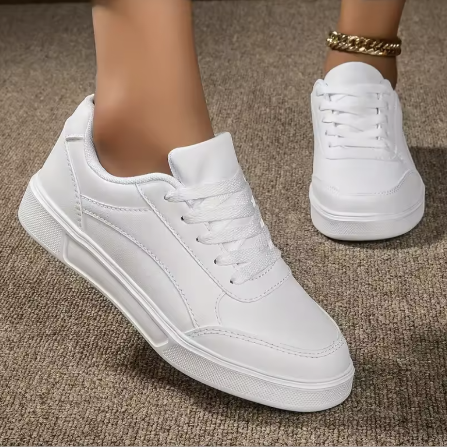 Everyday Classic – Vita sneakers med clean stil eller gulddetalj