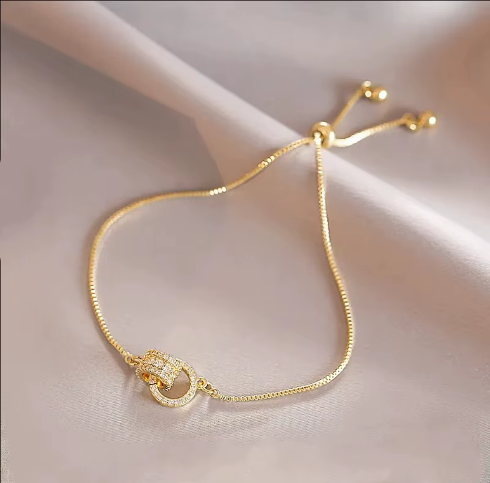 Elegant Sammanlänkning – Armband med tvinnad ring i guldton