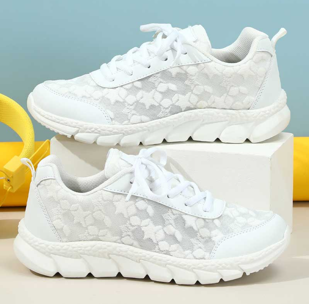 Vita sneakers med blomstrande meshpanel